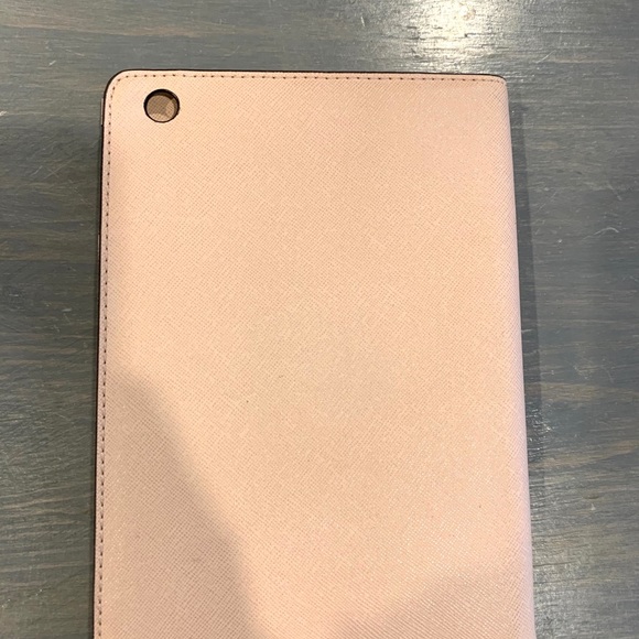 ⭐️Michael Kors Tablet case⭐️ - Picture 2 of 4